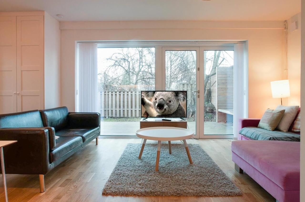 Willa Townhouse On Arlanda Stockholm Metro Line - Easy Checkin Sollentuna Zewnętrze zdjęcie